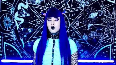 caroline online show from November 25, 2025, 1:27 am