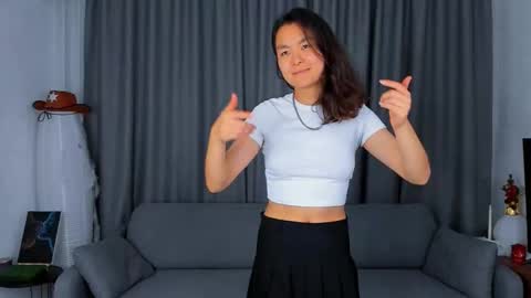 Snapshot of noctilune chatting on December 3, 2025, 7:01 pm Mina online show from December 3, 2025, 7:01 pm