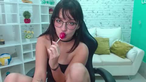 Snapshot of noeva_ chatting on September 20, 2025, 12:00 am Noeva online show from September 20, 2025, 12:00 am