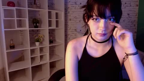 Snapshot of noeva_ chatting on September 23, 2025, 5:27 pm Noeva online show from September 23, 2025, 5:27 pm
