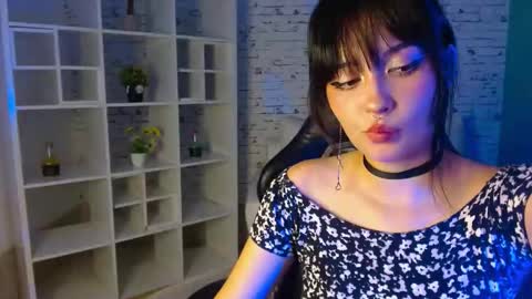 Snapshot of noeva_ chatting on September 25, 2025, 11:30 pm Noeva online show from September 25, 2025, 11:30 pm