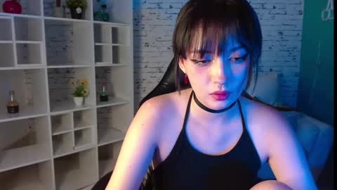 Snapshot of noeva_ chatting on October 1, 2025, 11:55 pm Noeva online show from October 1, 2025, 11:55 pm