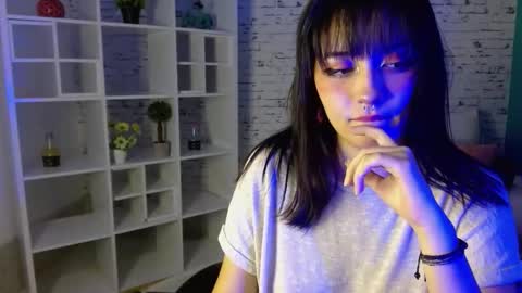 Snapshot of noeva_ chatting on October 11, 2025, 12:10 am Noeva online show from October 11, 2025, 12:10 am