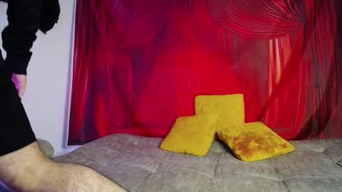 noha_and_iam1 online show from January 18, 2026, 11:47 am