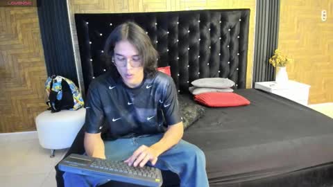 Snapshot of noha_castellano chatting on March 1, 2026, 3:19 am online show from March 1, 2026, 3:19 am