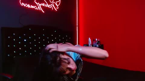 Noha Thomson online show from November 14, 2025, 11:02 pm