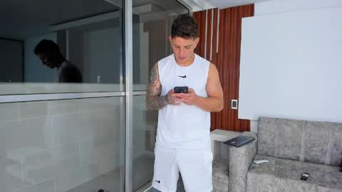 nohabennett7 online show from April 7, 2026, 4:57 am