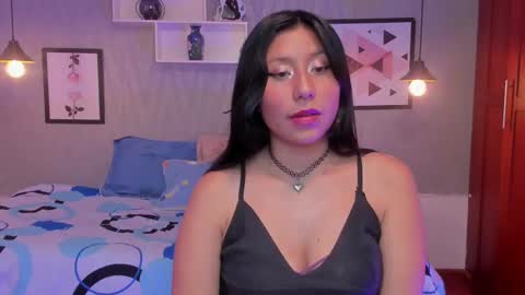 Snapshot of nohemi_louse chatting on February 13, 2025, 8:03 pm Nohemi online show from February 13, 2025, 8:03 pm