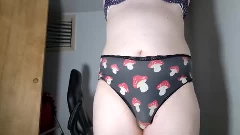 nonbinarybeauty20 online show from November 28, 2025, 1:08 am