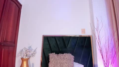 Nora Da Silva online show from November 11, 2025, 1:05 am