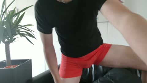 Snapshot of nordicrunner76 chatting on June 14, 2026, 6:43 pm nordicrunner76 online show from June 14, 2026, 6:43 pm
