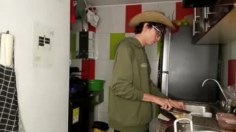 Snapshot of norehg__ chatting on October 7, 2025, 8:44 am Norehg online show from October 7, 2025, 8:44 am