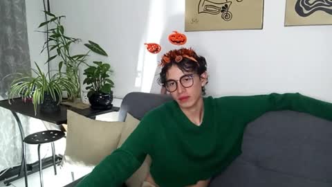 Snapshot of norehg__ chatting on October 12, 2025, 8:35 am Norehg online show from October 12, 2025, 8:35 am