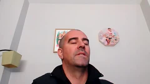 Snapshot of normalito42 chatting on November 25, 2025, 12:27 pm NORMALITO online show from November 25, 2025, 12:27 pm