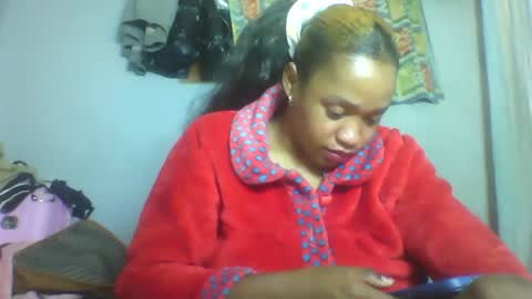 nosminah01 online show from September 10, 2025, 12:05 pm