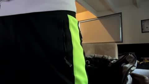 notsmallnotbigg online show from February 1, 2025, 10:59 am