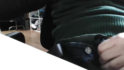 Snapshot of noux69 chatting on December 19, 2024, 2:35 pm noux69 online show from December 19, 2024, 2:35 pm