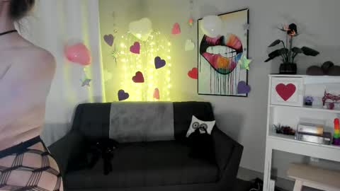 Snapshot of novaharper chatting on February 17, 2025, 6:42 am Nova Harper online show from February 17, 2025, 6:42 am