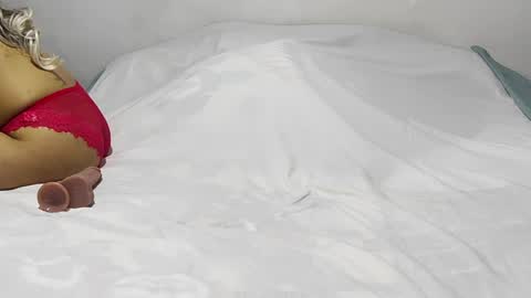 novavioleta online show from April 1, 2026, 3:29 am