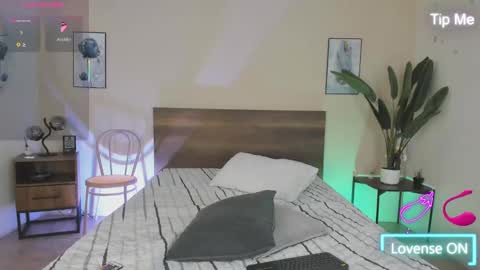 NovayBrian online show from September 19, 2025, 4:36 am