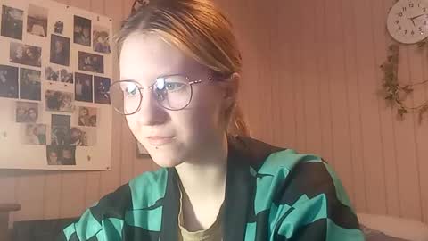 Sari  It is my first day  online show from February 10, 2026, 2:10 pm