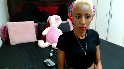 Snapshot of nubiangiggles chatting on September 21, 2025, 7:04 pm Nubiangiggles online show from September 21, 2025, 7:04 pm