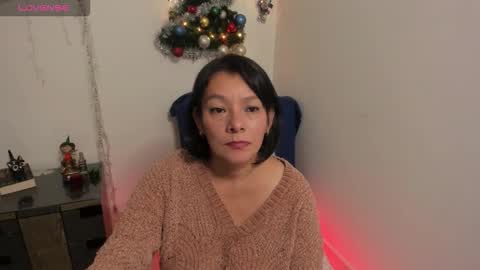 nuit_rose online show from December 15, 2025, 2:05 am