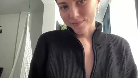 Ema online show from October 18, 2025, 6:05 am