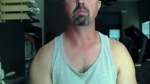 nvrenuff1979 online show from April 19, 2026, 12:37 pm