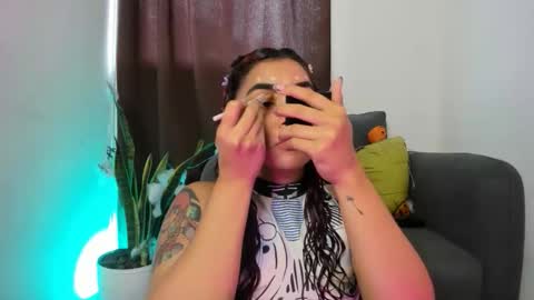 Nia online show from October 23, 2025, 8:07 pm