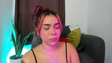 Nia online show from November 15, 2025, 10:15 pm