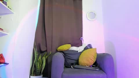 Nia online show from April 27, 2026, 11:03 pm