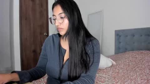 Snapshot of nykhor_paul chatting on April 24, 2026, 1:19 am Vanessa online show from April 24, 2026, 1:19 am