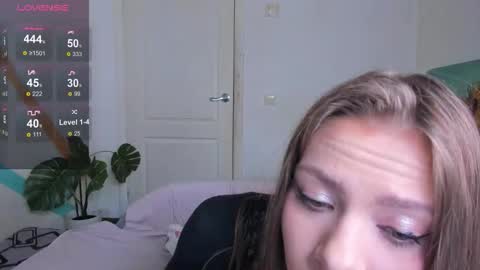 Snapshot of nymphobabee chatting on February 20, 2026, 9:00 am crystal 3 online show from February 20, 2026, 9:00 am