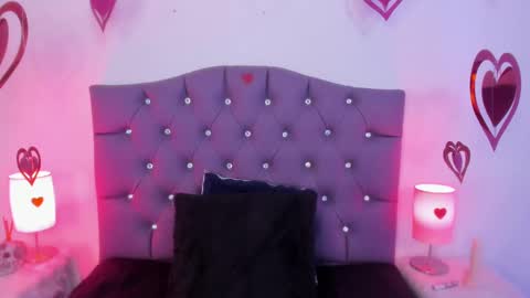 Snapshot of nyx_nayla chatting on February 19, 2025, 5:27 am online show from February 19, 2025, 5:27 am