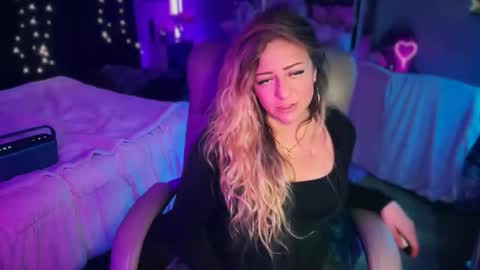 Snapshot of nyxxen chatting on April 11, 2026, 12:37 am nyxxen online show from April 11, 2026, 12:37 am