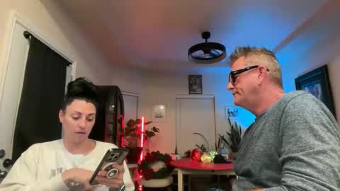 SimplyUs online show from November 19, 2025, 6:24 am