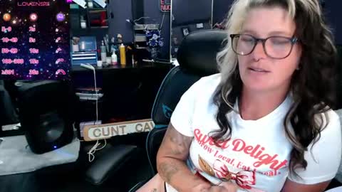 Snapshot of oddywithabody chatting on July 12, 2026, 11:18 pm Oddy With A Body online show from July 12, 2026, 11:18 pm
