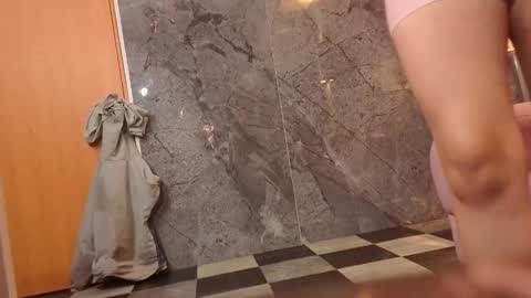 odette_b online show from November 9, 2025, 12:58 pm