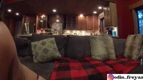 Snapshot of odinn_freyaa chatting on October 31, 2025, 12:22 am Odin and Freya online show from October 31, 2025, 12:22 am