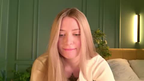 Snapshot of off_the_record_ chatting on November 28, 2025, 12:41 pm off_the_record_ online show from November 28, 2025, 12:41 pm