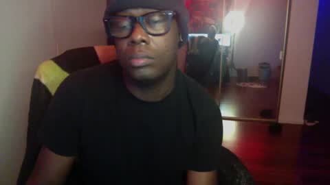 Snapshot of officialmoneyxxx chatting on December 6, 2024, 1:33 pm Money online show from December 6, 2024, 1:33 pm