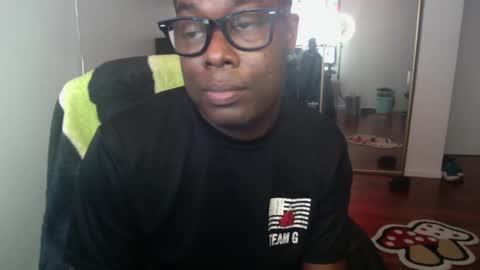 Snapshot of officialmoneyxxx chatting on December 6, 2024, 4:38 pm Money online show from December 6, 2024, 4:38 pm