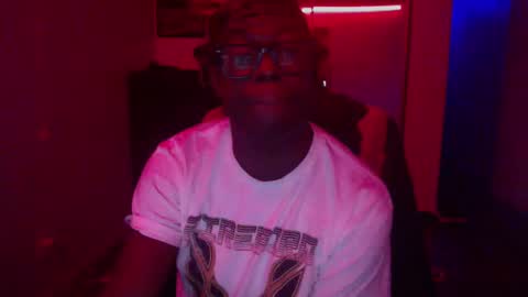 Snapshot of officialmoneyxxx chatting on December 20, 2024, 4:42 am Money online show from December 20, 2024, 4:42 am