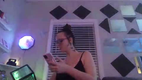 Snapshot of officialstormix chatting on April 12, 2026, 2:05 am officialstormix online show from April 12, 2026, 2:05 am