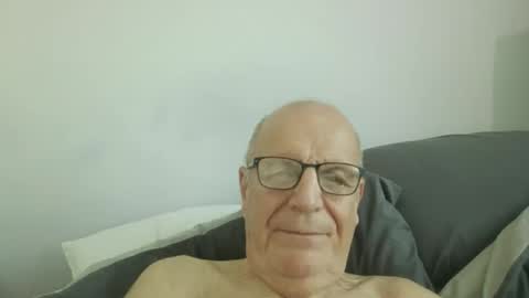 Snapshot of oggi95 chatting on September 11, 2025, 6:24 am oggi95 online show from September 11, 2025, 6:24 am