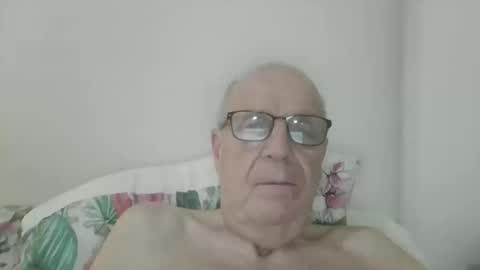 Snapshot of oggi95 chatting on September 16, 2025, 7:20 am oggi95 online show from September 16, 2025, 7:20 am