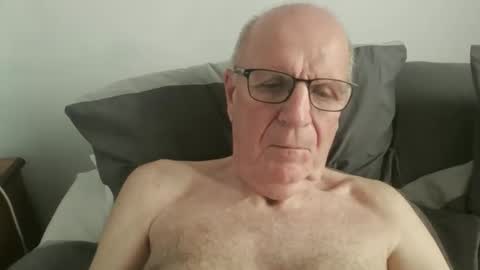 Snapshot of oggi95 chatting on September 18, 2025, 11:23 am oggi95 online show from September 18, 2025, 11:23 am