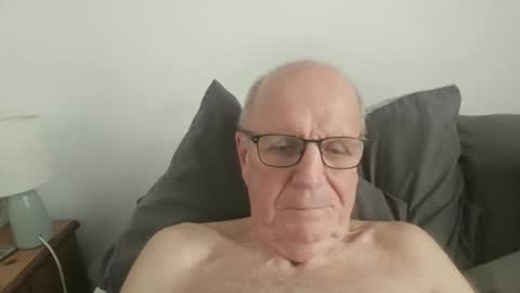 Snapshot of oggi95 chatting on September 20, 2025, 10:05 am oggi95 online show from September 20, 2025, 10:05 am