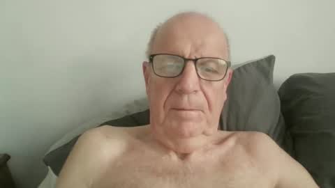 Snapshot of oggi95 chatting on September 21, 2025, 6:37 am oggi95 online show from September 21, 2025, 6:37 am